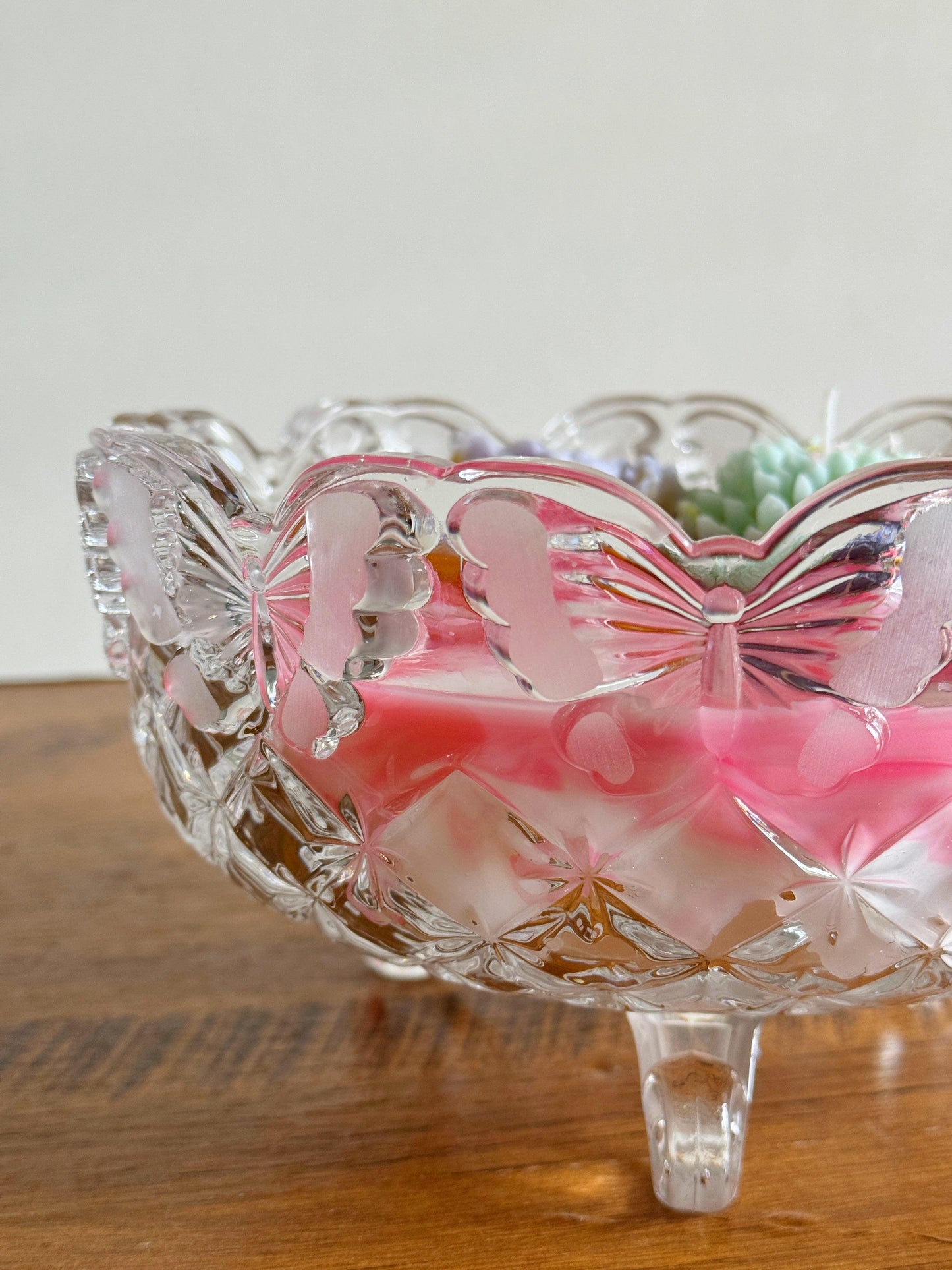 Butterfly Vibes | Crystal butterfly dish with flowers