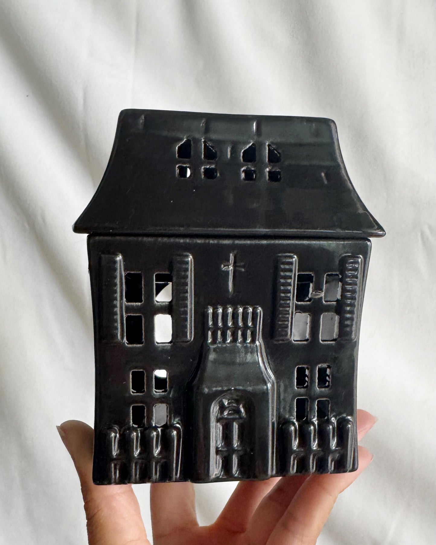 black_house_gothic_haunted_house_wax_warmer_wax_melts