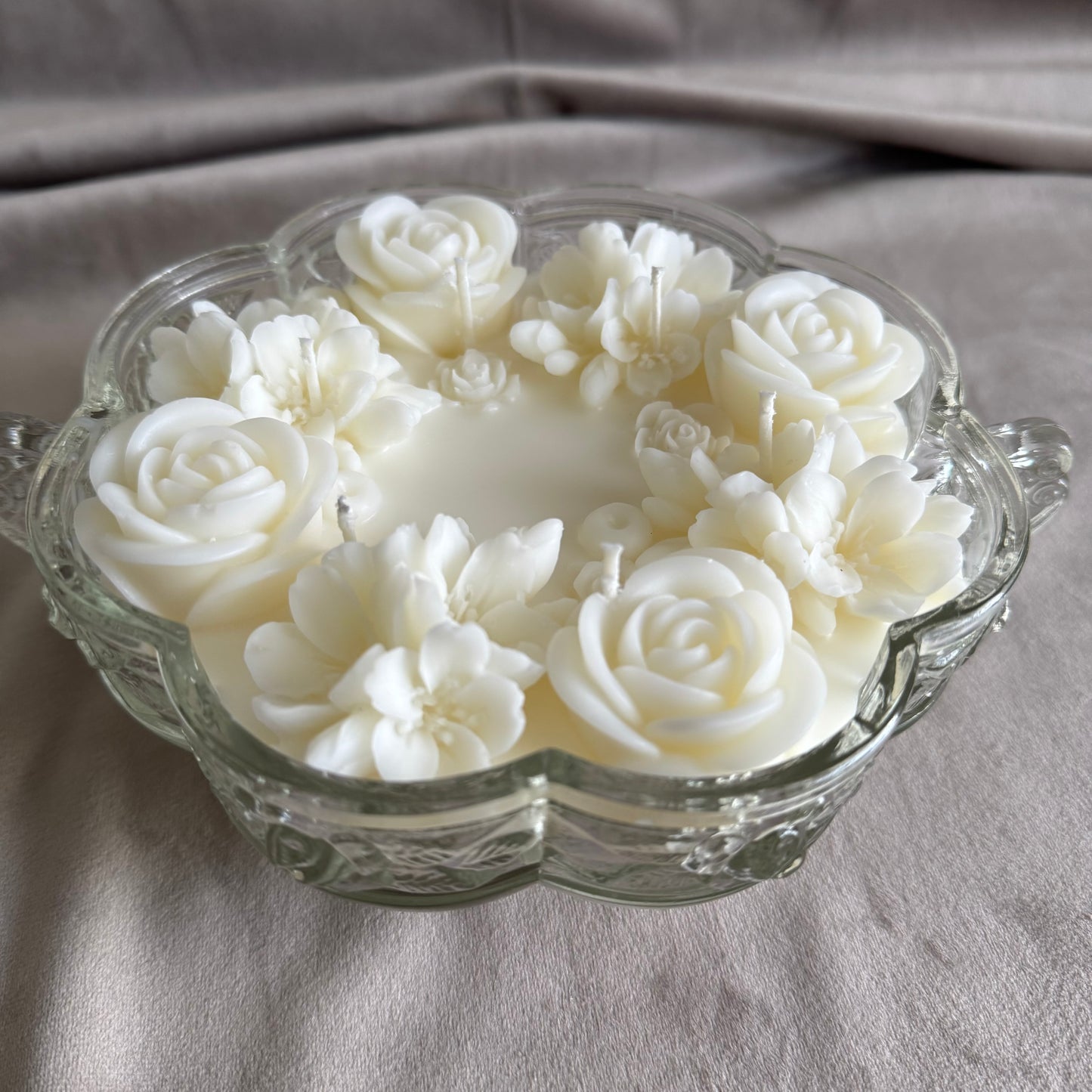 coconut apricot soy wax floral candle decorative candle luxurious candle white floral flowers neutral candle