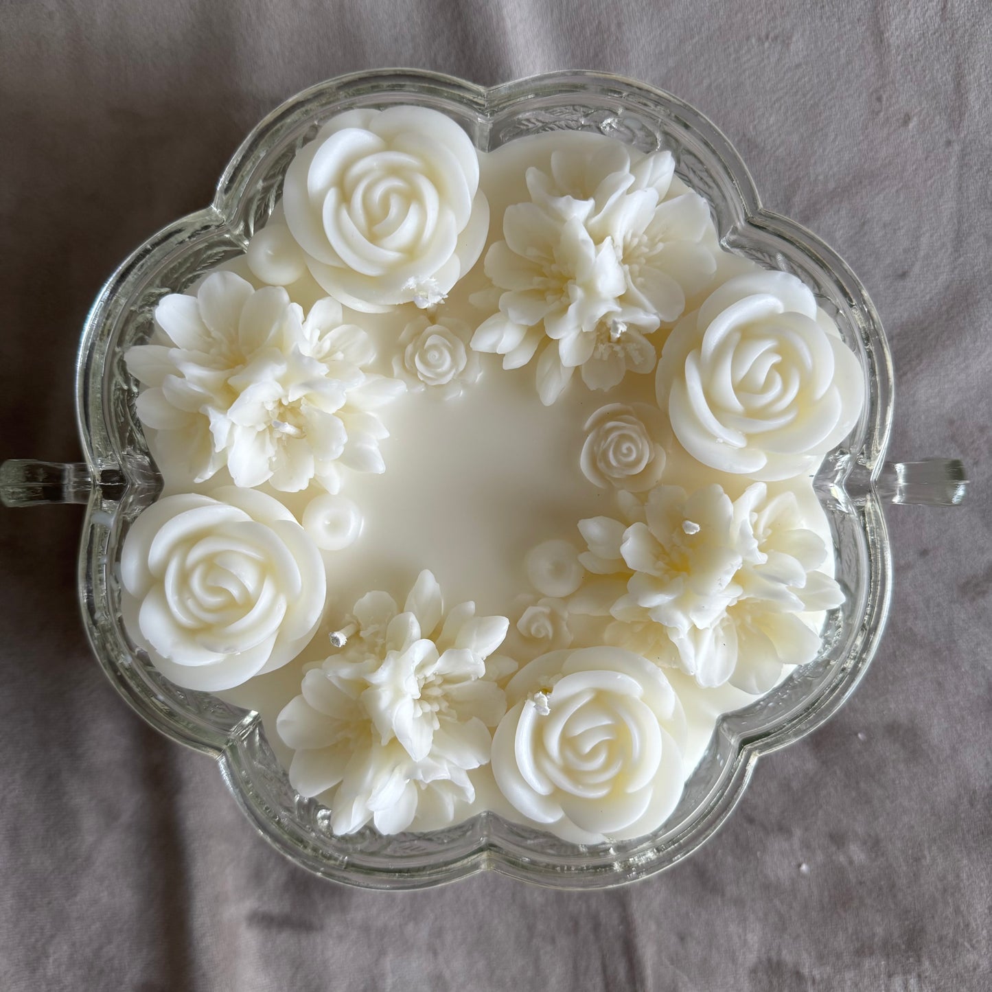 coconut apricot soy wax floral candle decorative candle luxurious candle white floral flowers neutral candle