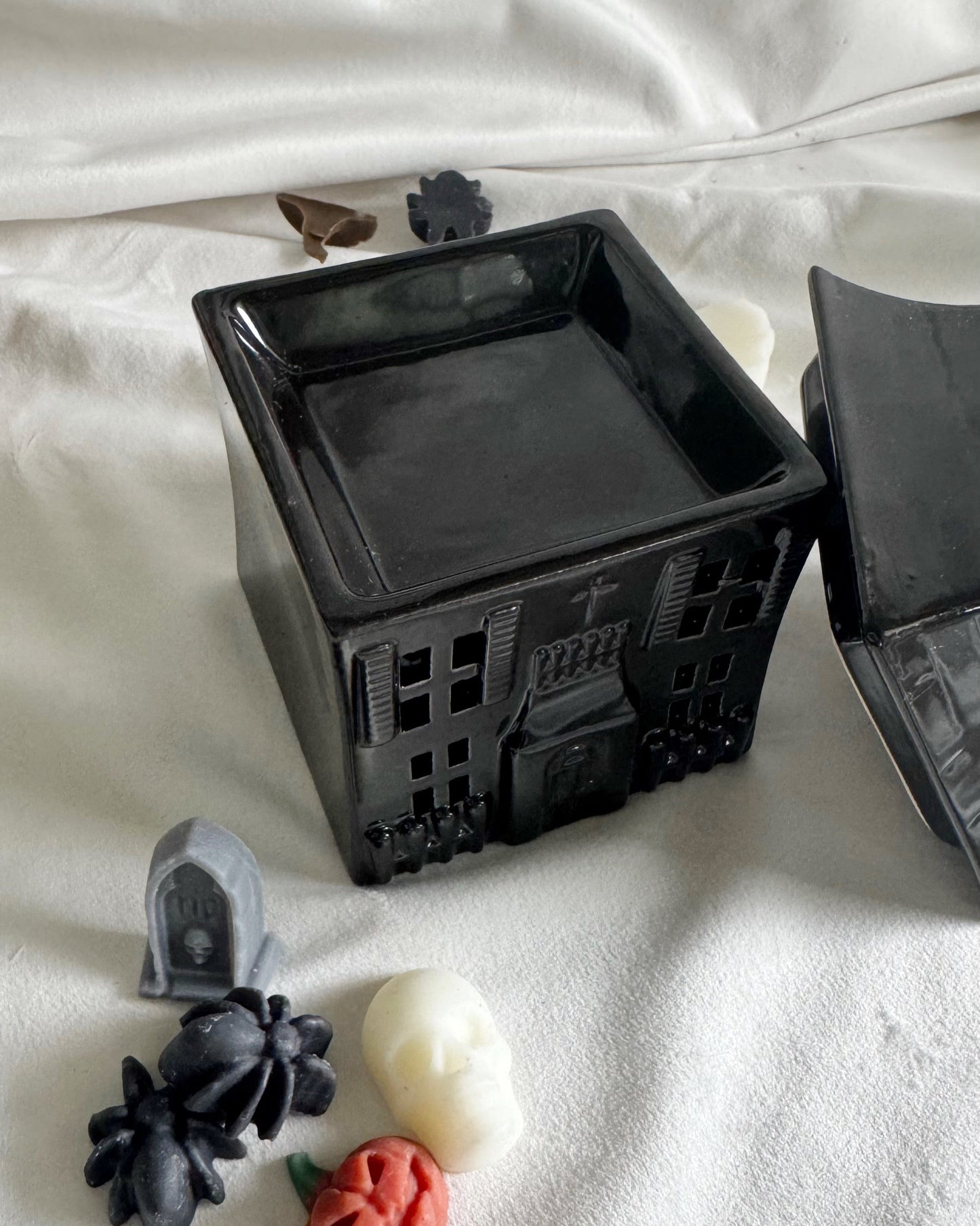 Black decorative wax warmer halloween wax warmer