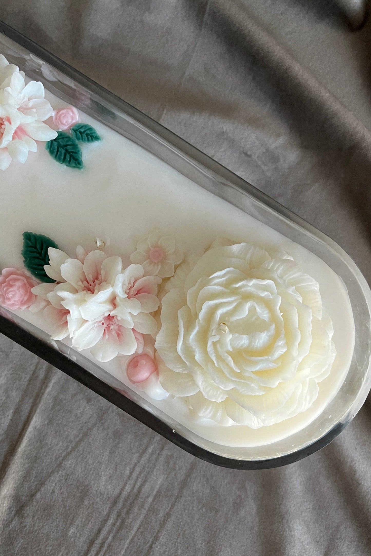 Rosey Romance Candle | White Foral Bouquet in Handblown Glass Vessel