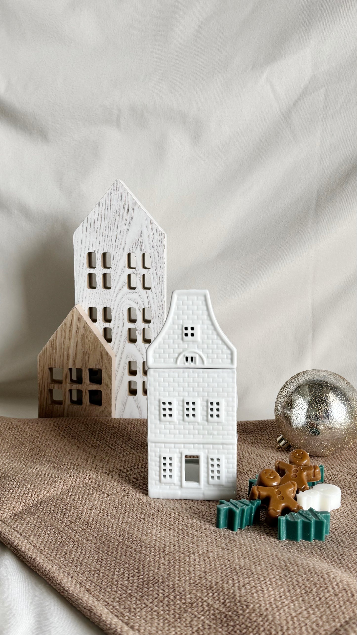 Ceramic White Cottage Wax Warmer (small)