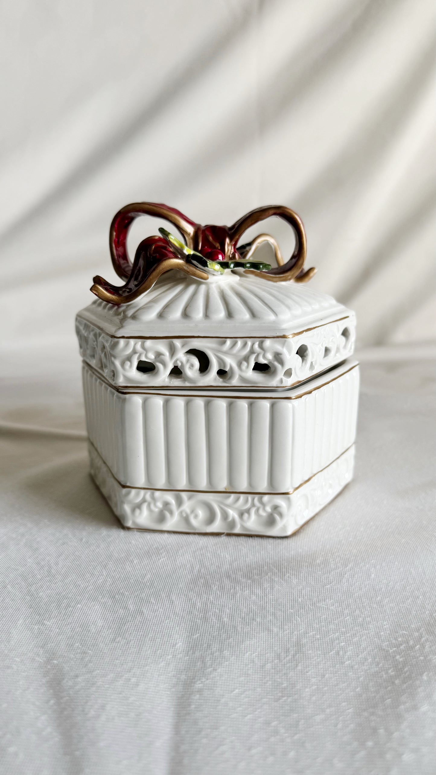 Happy Holiday ceramic decorative candle