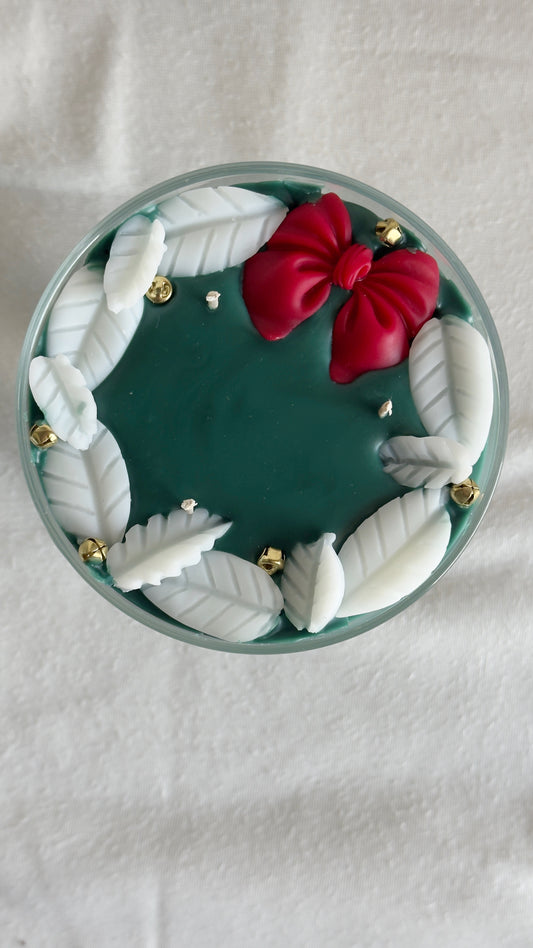 Christmas Wreath Pedestal Candle (green)