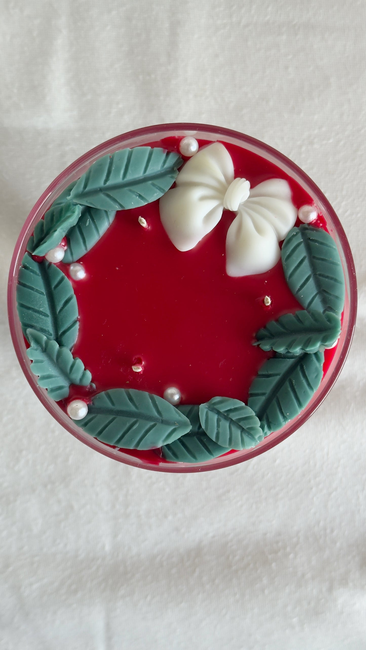 Christmas Wreath Pedestal Candle (red)