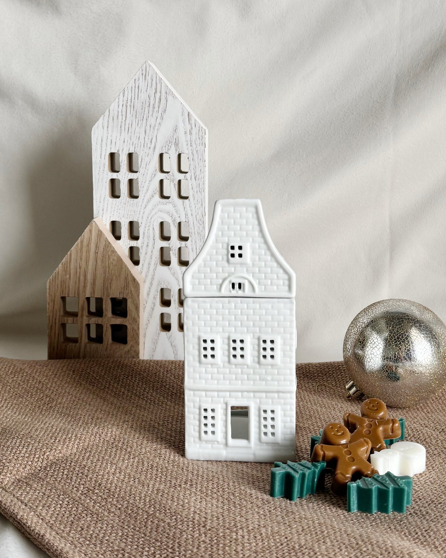 Decorative ceramic wax warmer house