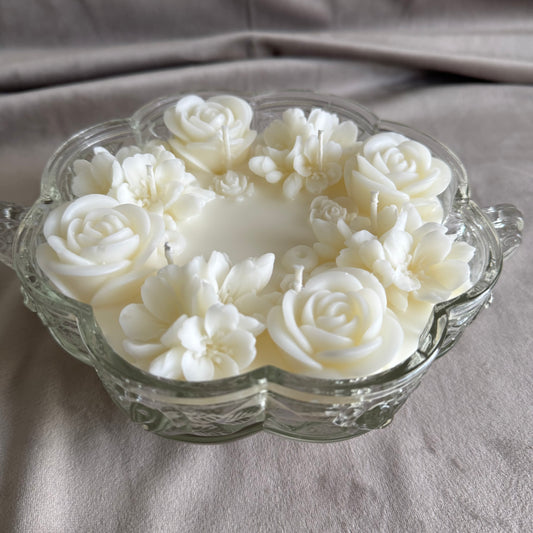 coconut apricot soy wax floral candle decorative candle luxurious candle white floral flowers neutral candle