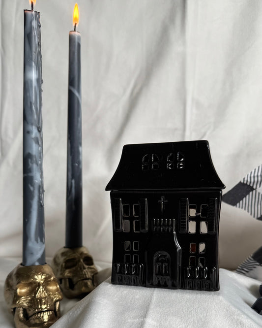 Halloween-themed wax warmer ,black house-shaped wax warmer, candles,